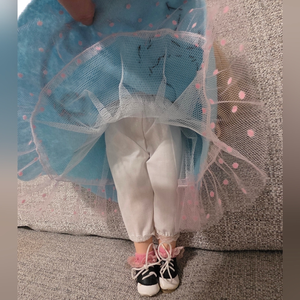 BK Co 50's Doll High Collection Genuine Porcelain Bobby Sox Poodle Skirt - Picture 4 of 9